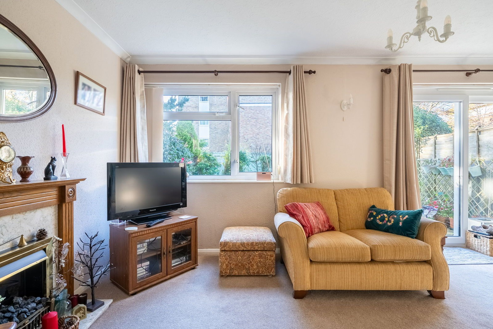 Semi Detached House in Horsham