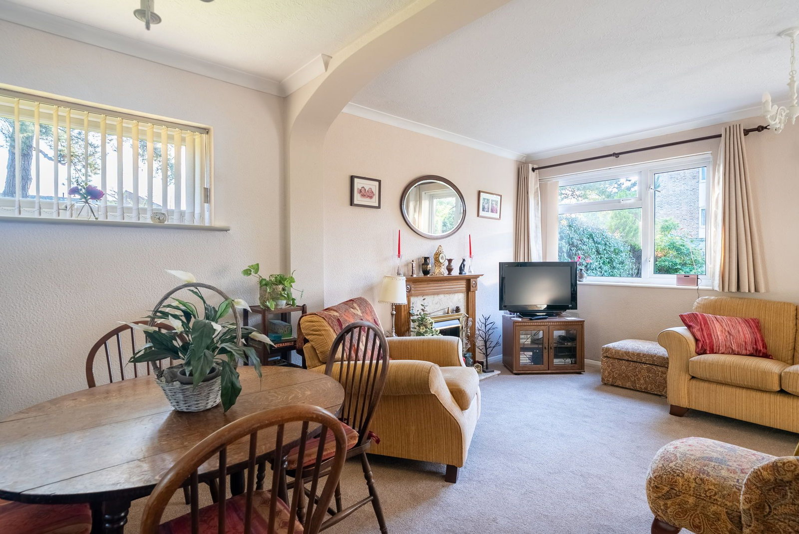 Semi Detached House in Horsham