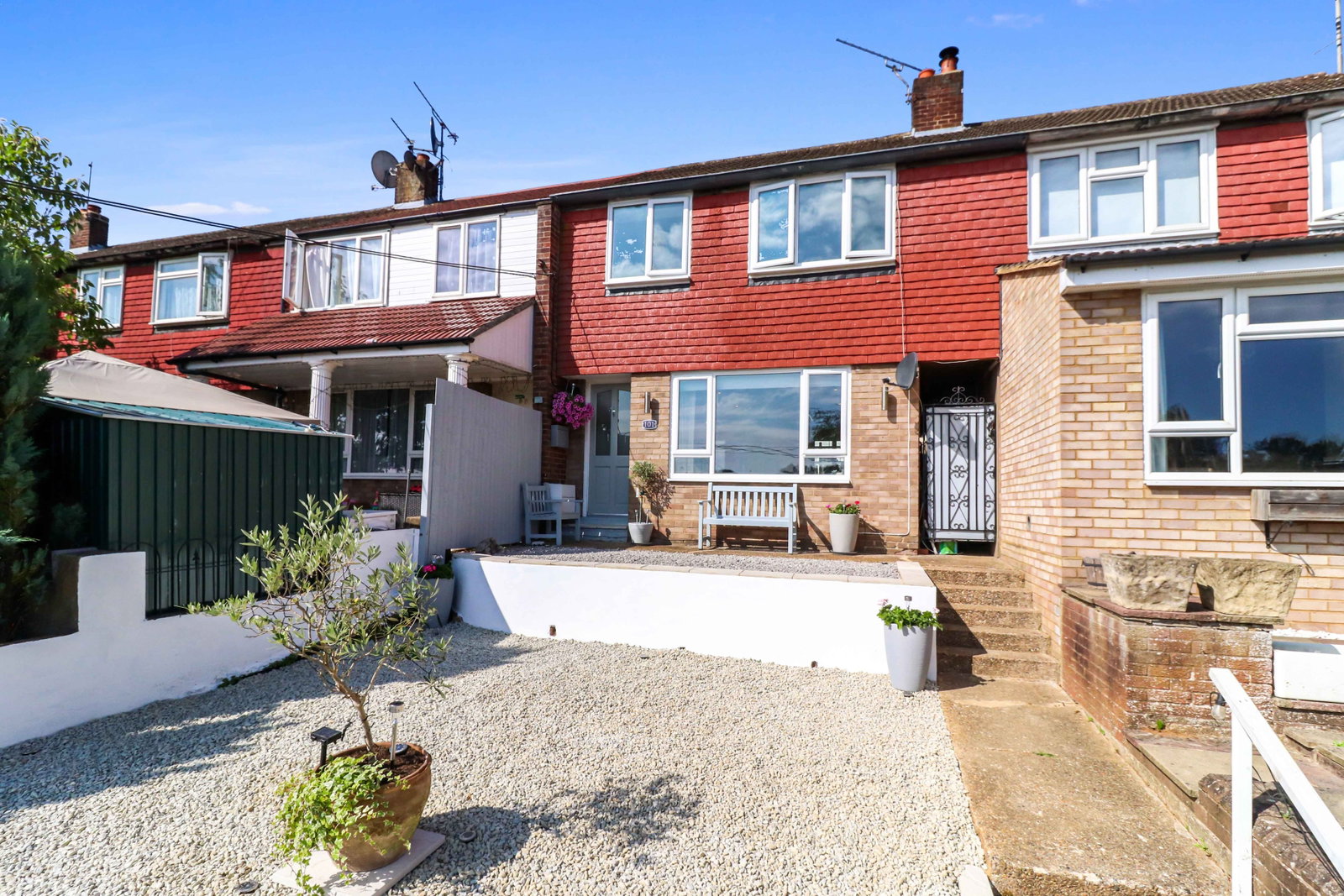Terraced House for sale in Chesham, Lynton Road, Chesham, Buckinghamshire, HP5 2BS