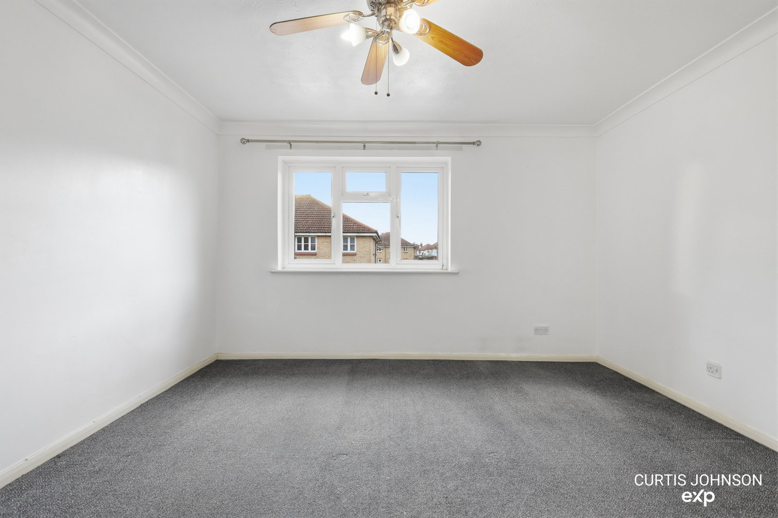 Flat in Grays