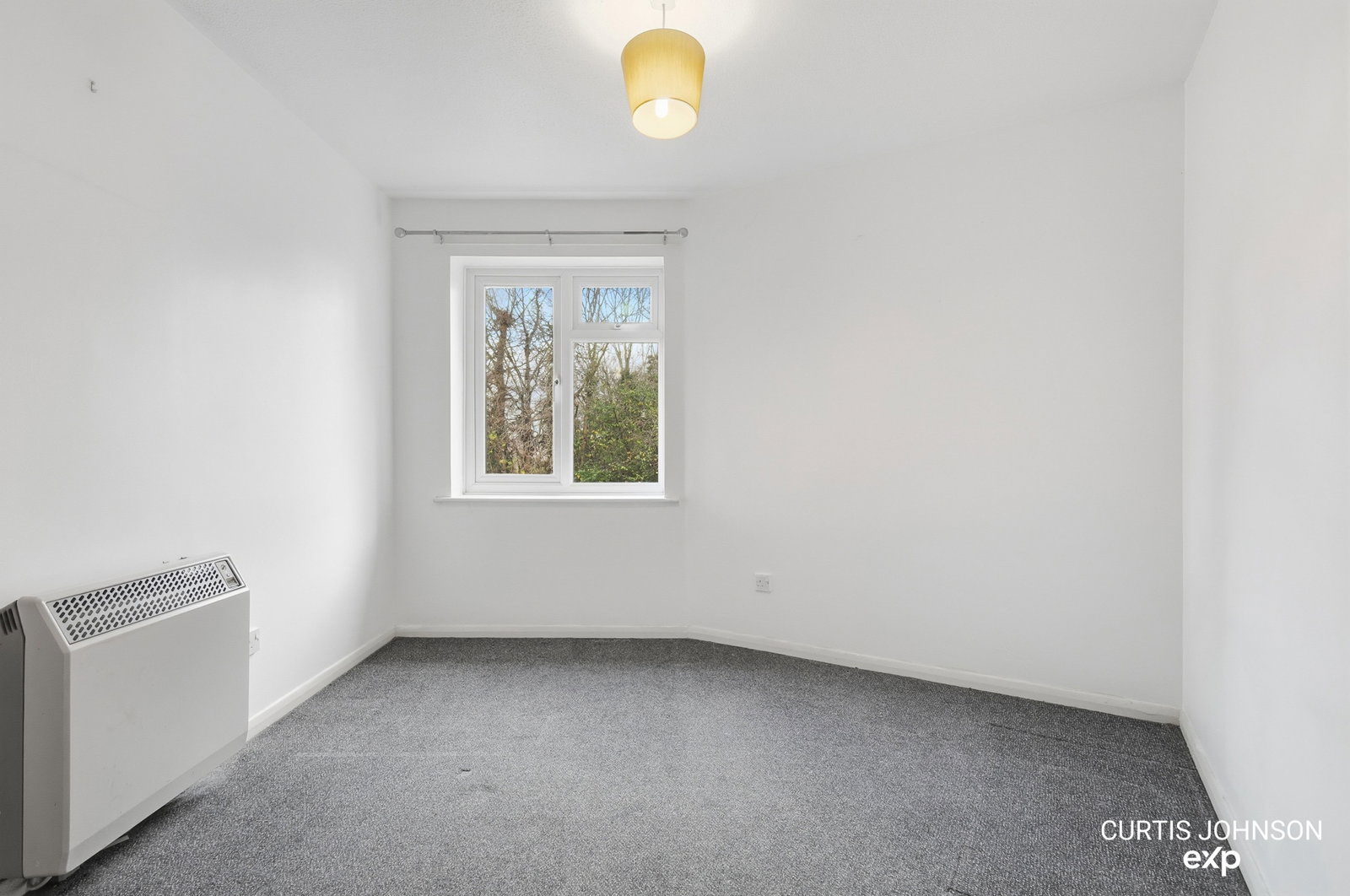 Flat in Grays