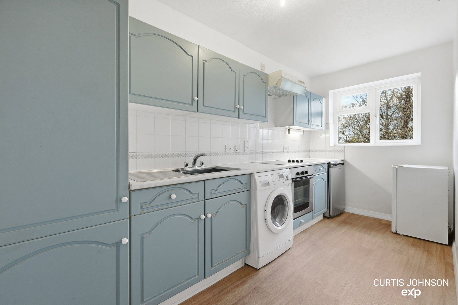Flat in Grays