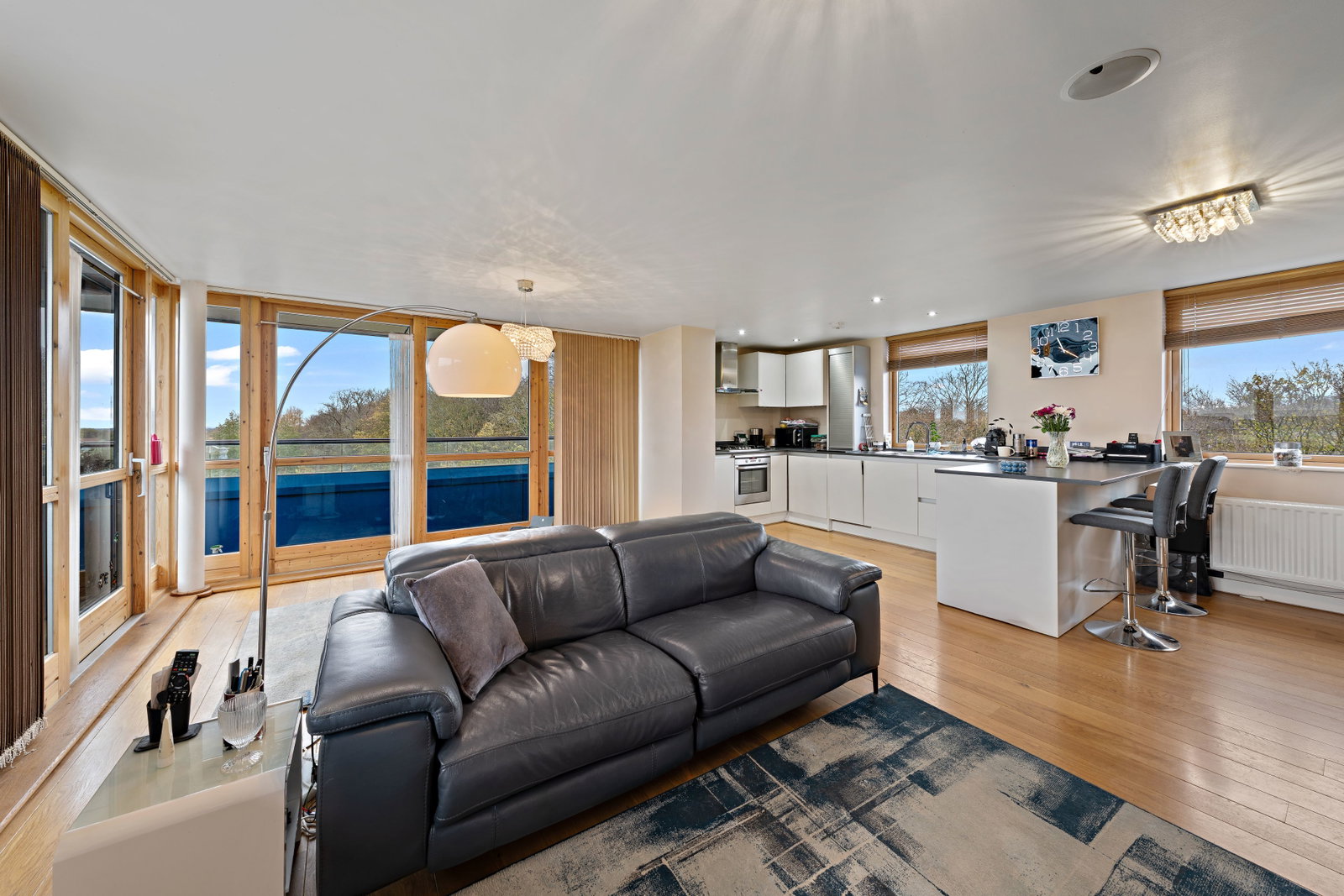Apartment for sale in Harlow, New Pond Street, Newhall, Essex, CM17, 915 m²