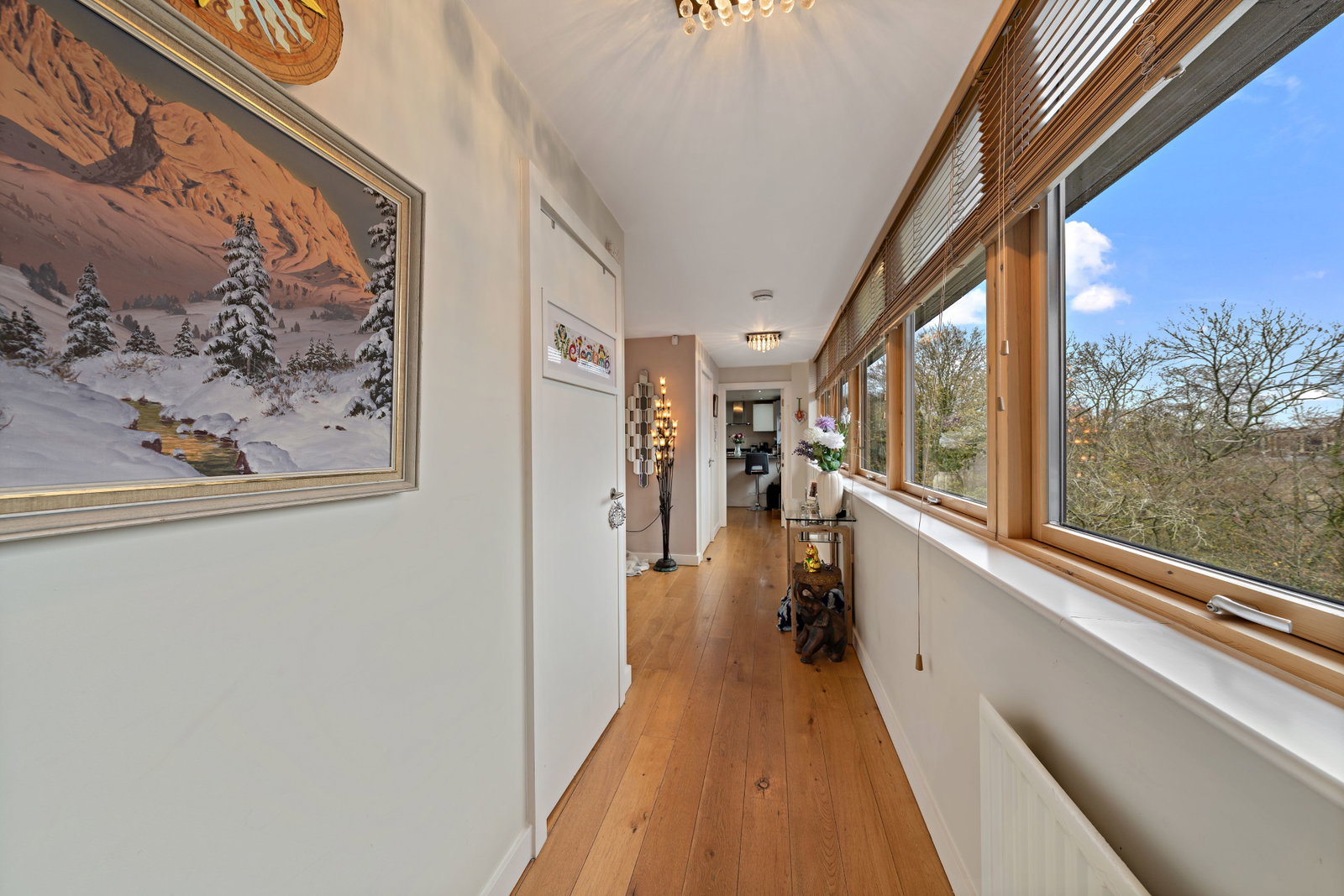 Apartment for sale in Harlow, New Pond Street, Newhall, Essex, CM17, 915 m²