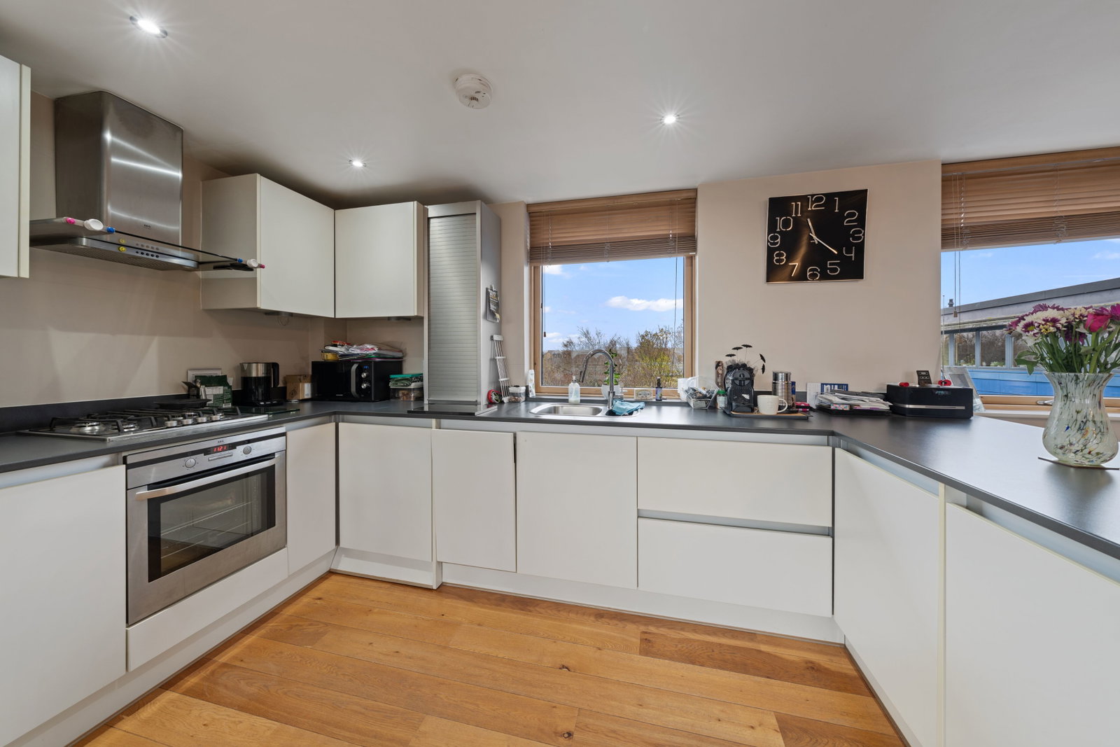 Apartment for sale in Harlow, New Pond Street, Newhall, Essex, CM17, 915 m²
