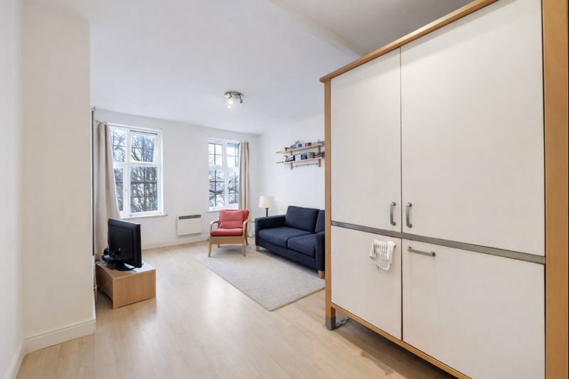 Flat in East Molesey