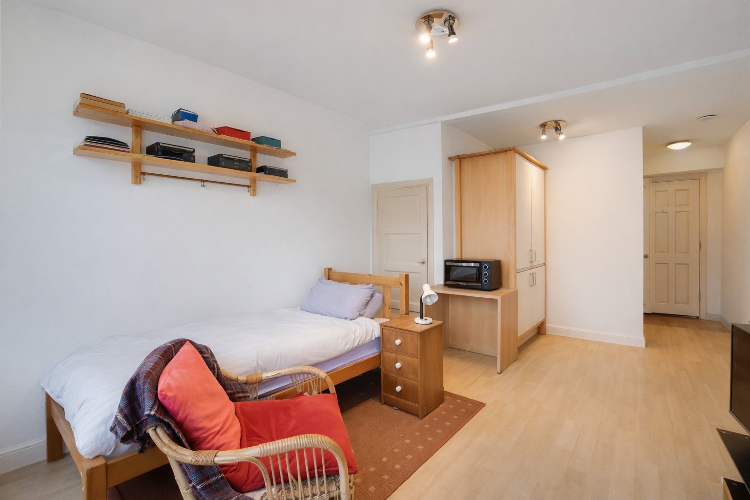 Flat in East Molesey