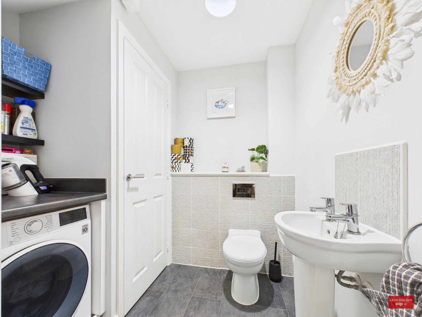 Semi Detached House in Gloucester