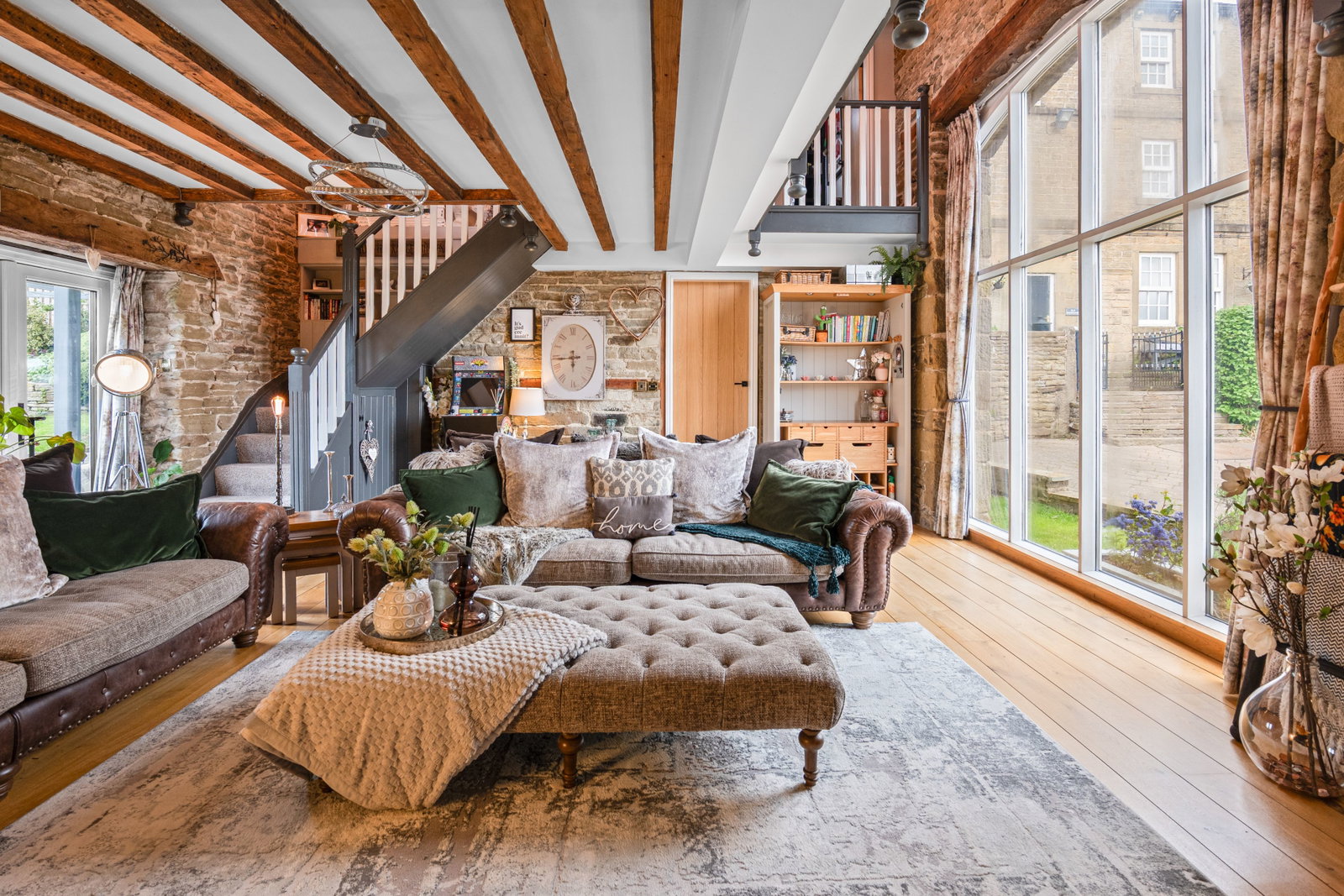 Barn Conversion for sale in Sheffield, Whinstones, Briery Busk Farm, Green Moor, S36 2AS, 1878 m²