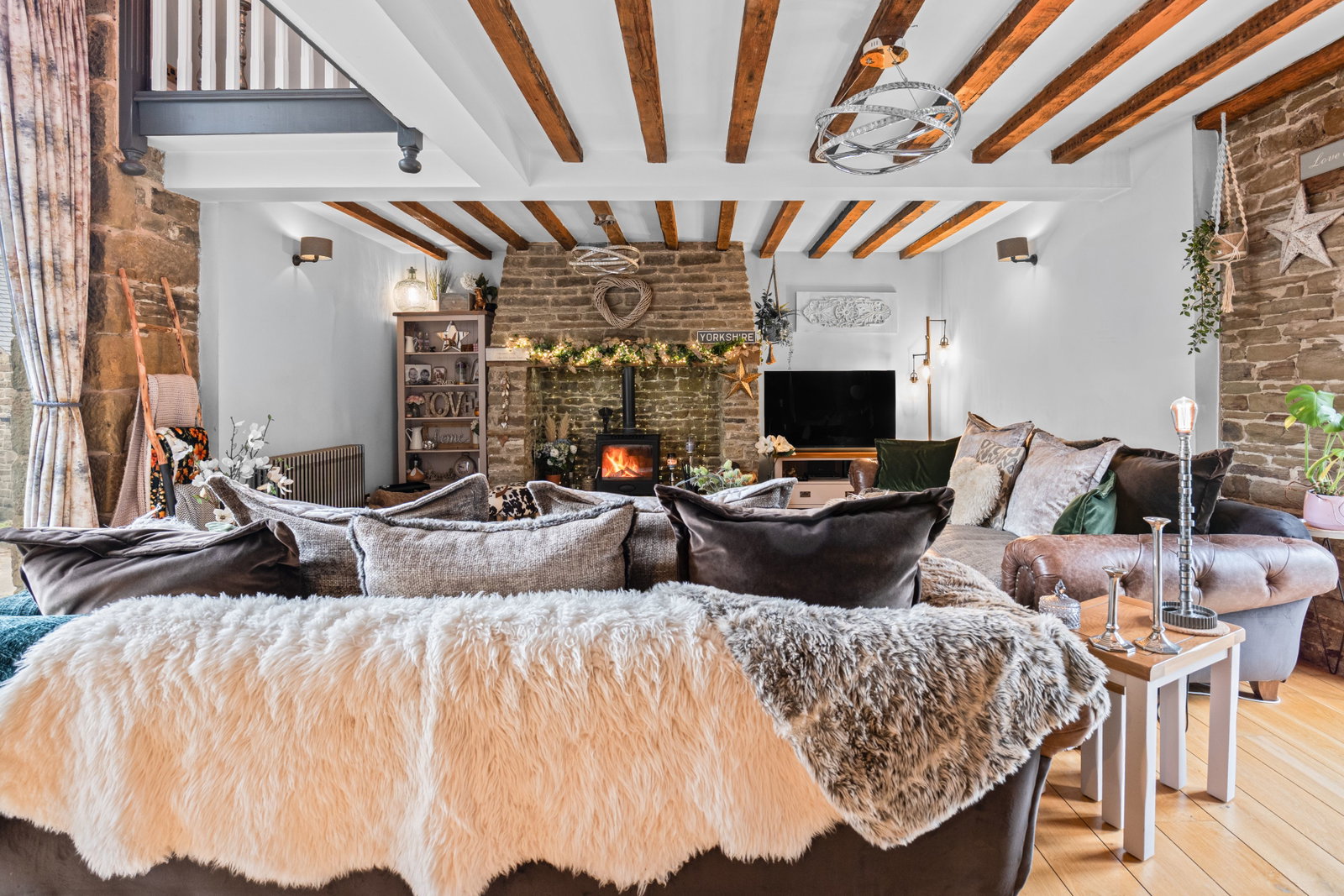 Barn Conversion for sale in Sheffield, Whinstones, Briery Busk Farm, Green Moor, S36 2AS, 1878 m²