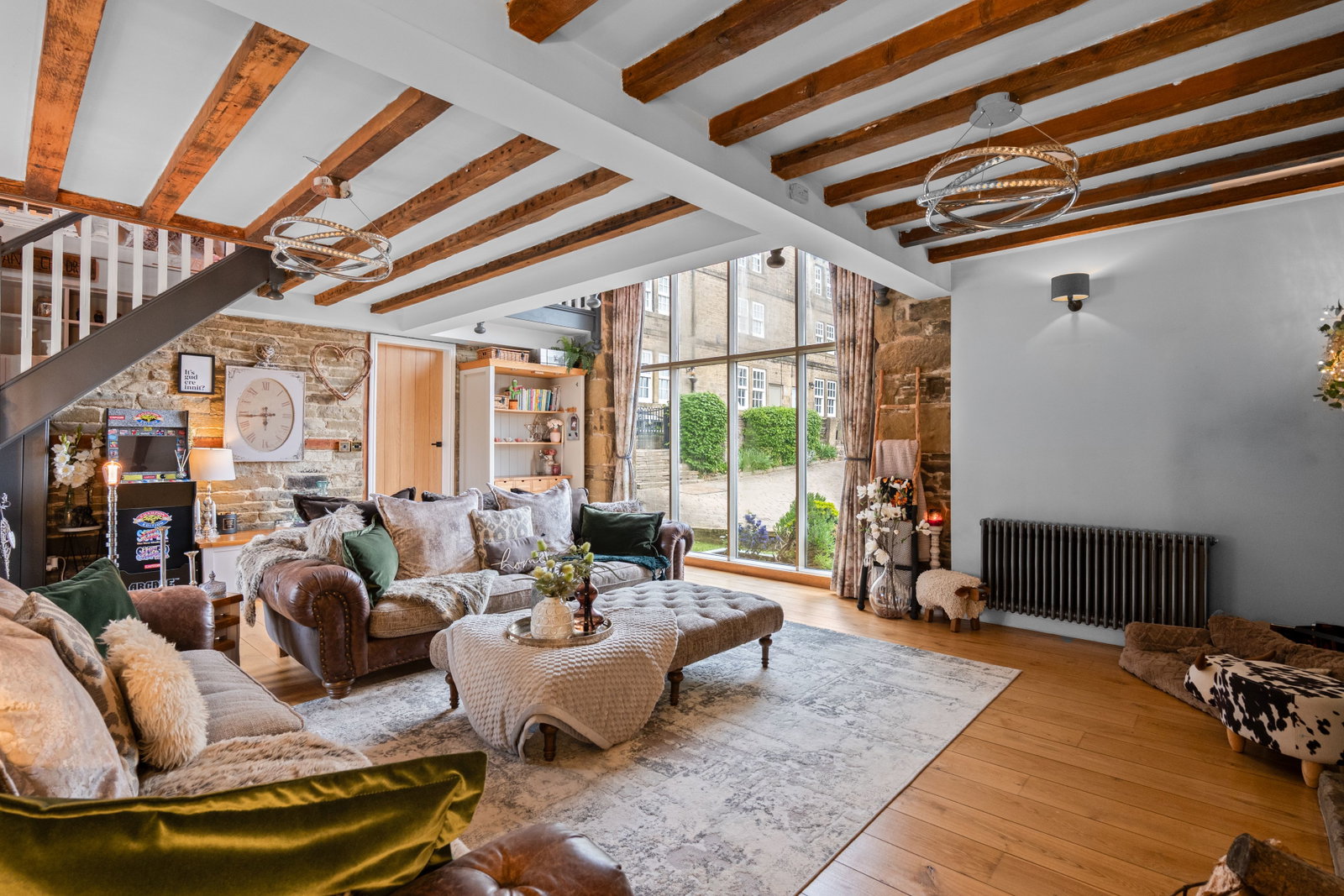 Barn Conversion for sale in Sheffield, Whinstones, Briery Busk Farm, Green Moor, S36 2AS, 1878 m²