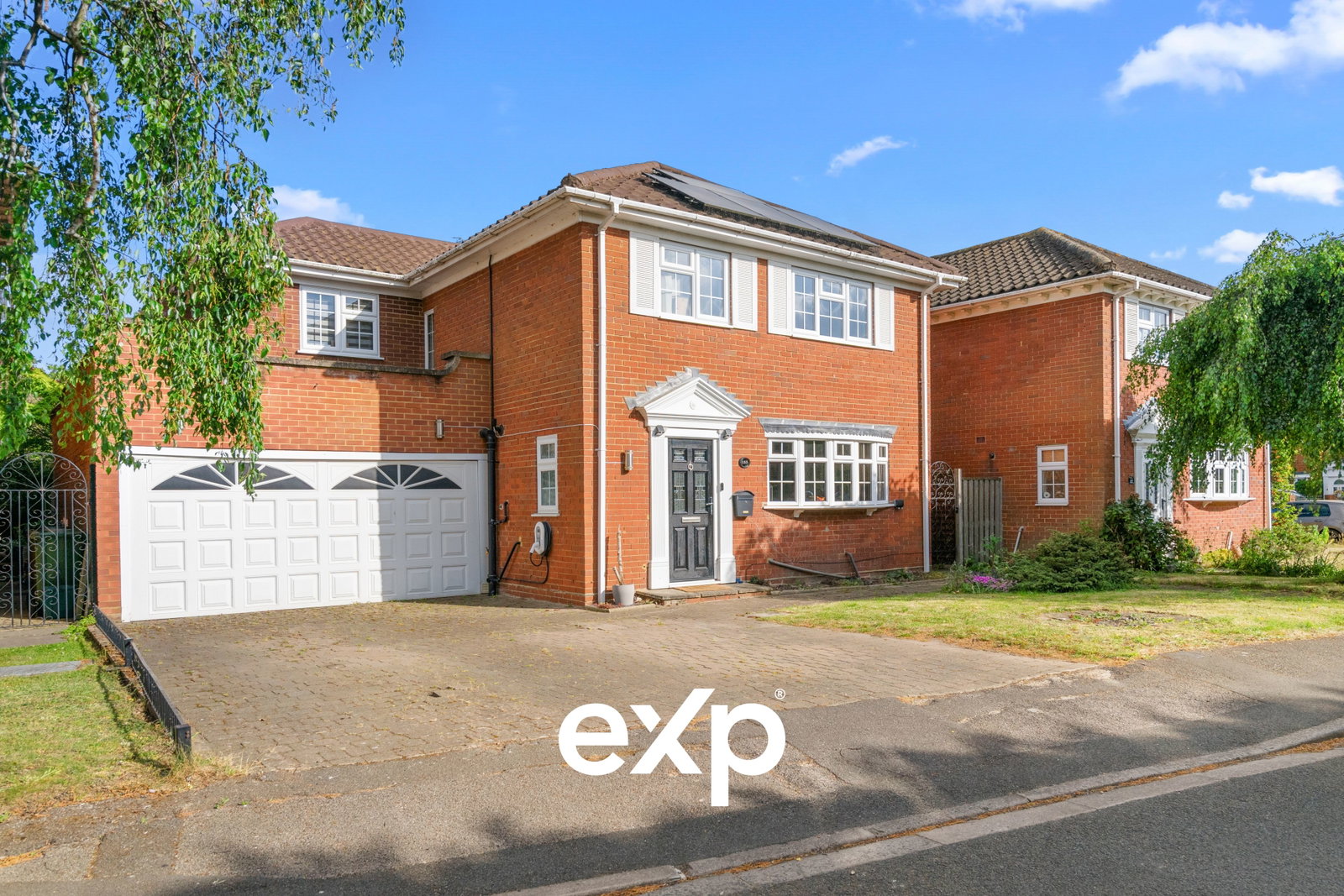 Detached House in Staines-upon-thames