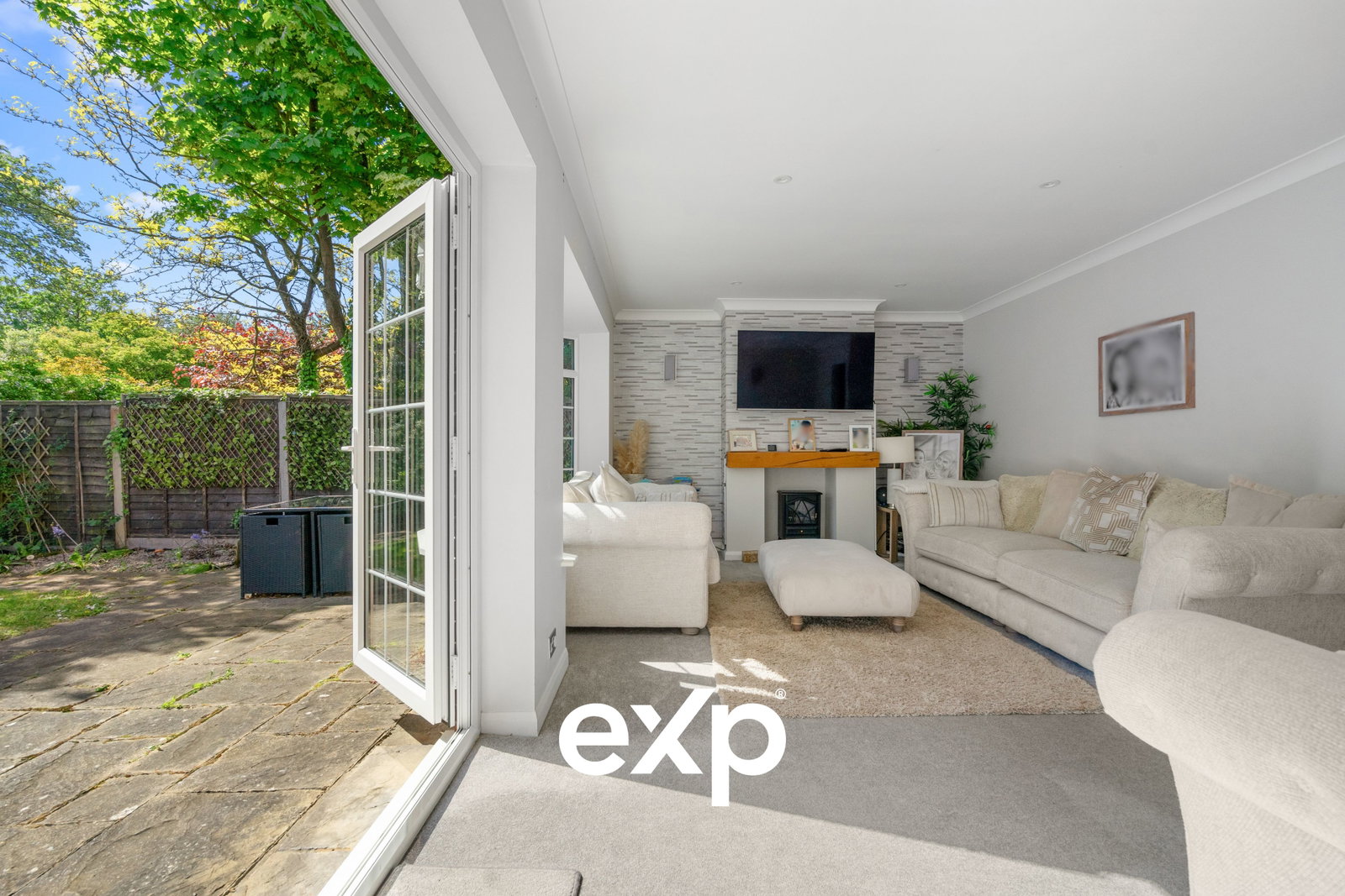 Detached House in Staines-upon-thames