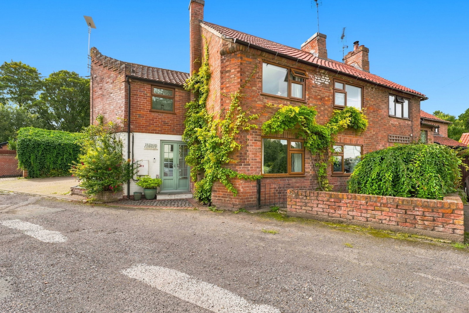 Semi Detached House for sale in Newark, Peppers Cottage, Caunton, 1516 m²
