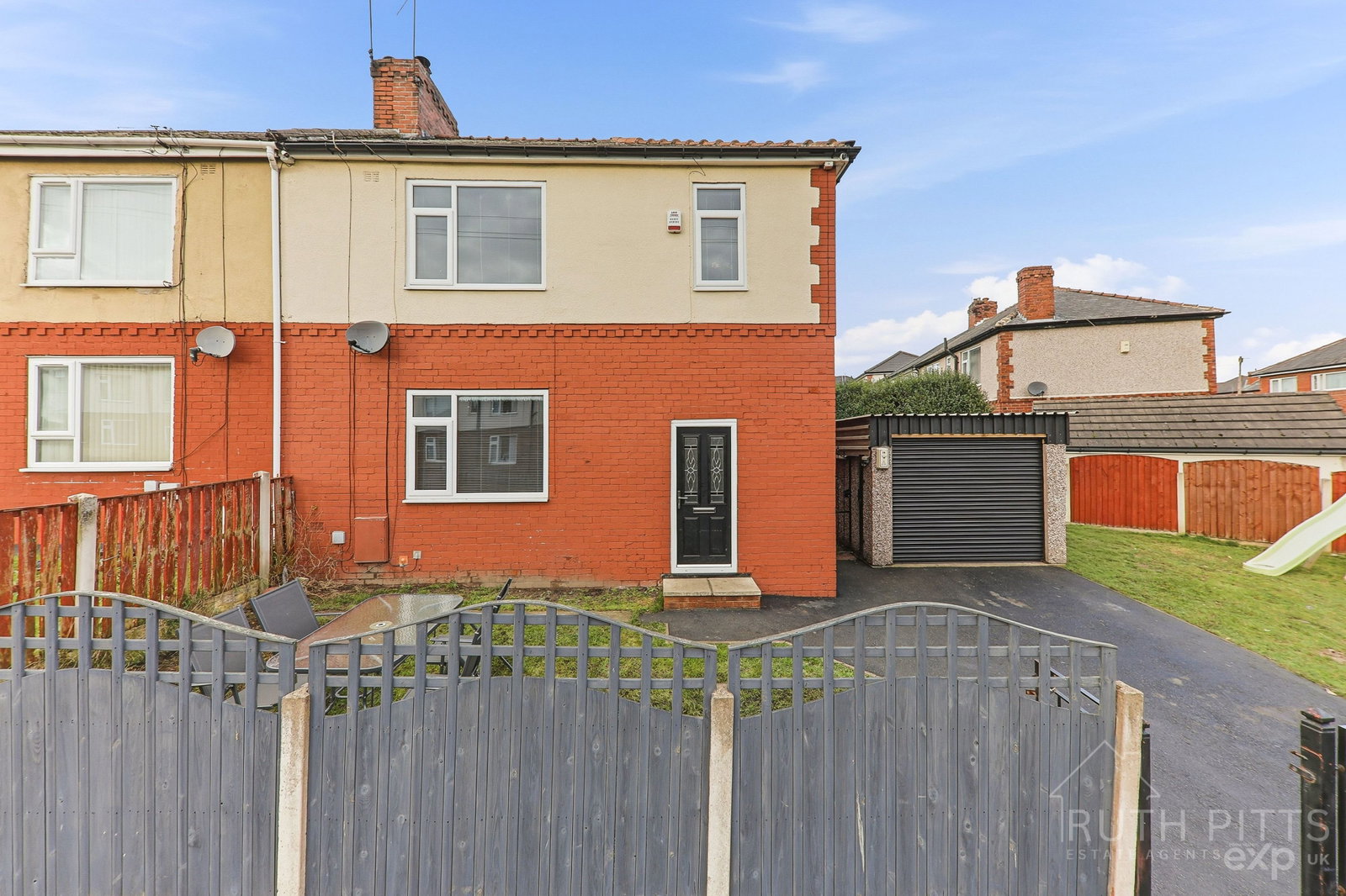 Semi Detached House in Pontefract