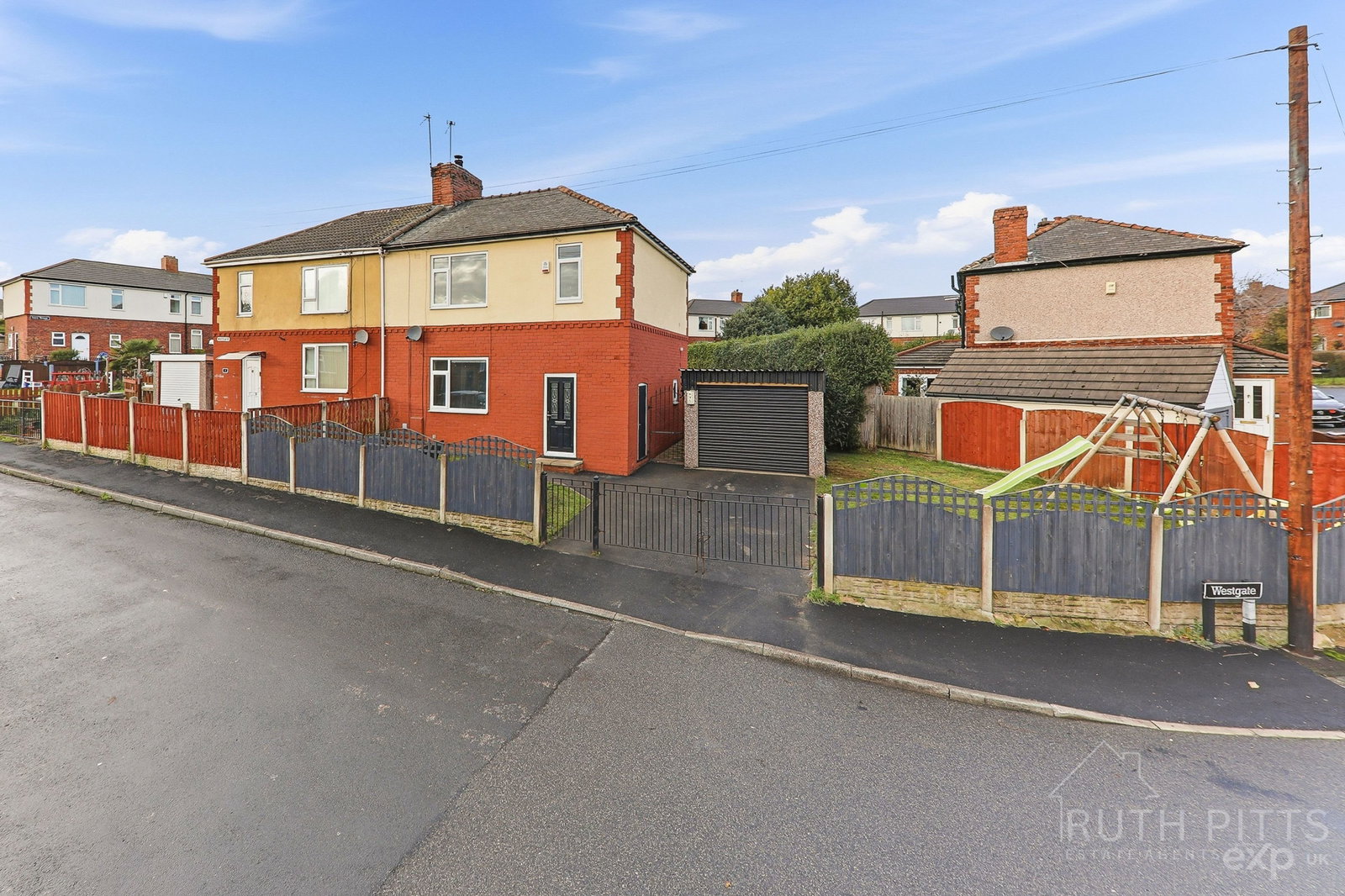 Semi Detached House in Pontefract