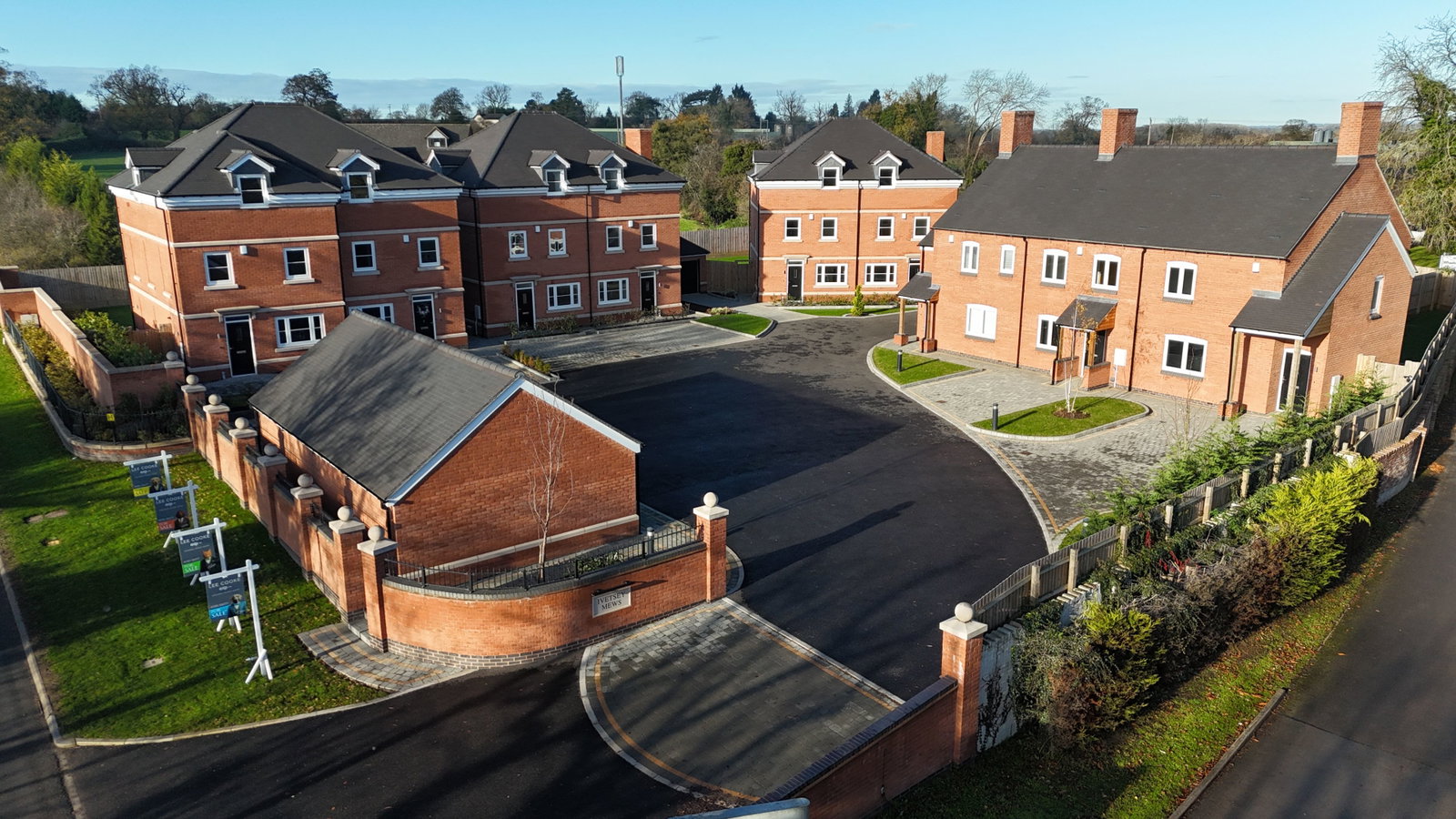 Semi Detached House in Wheaton Aston
