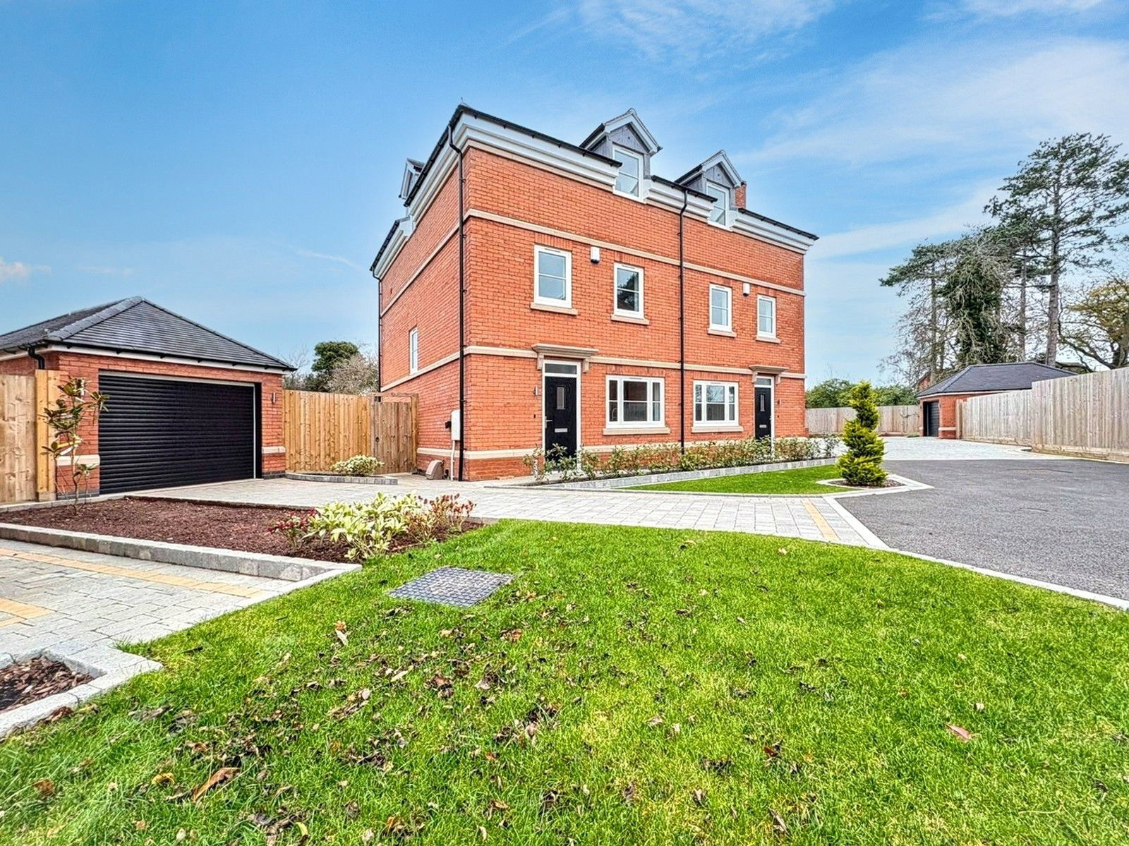 Semi Detached House in Wheaton Aston