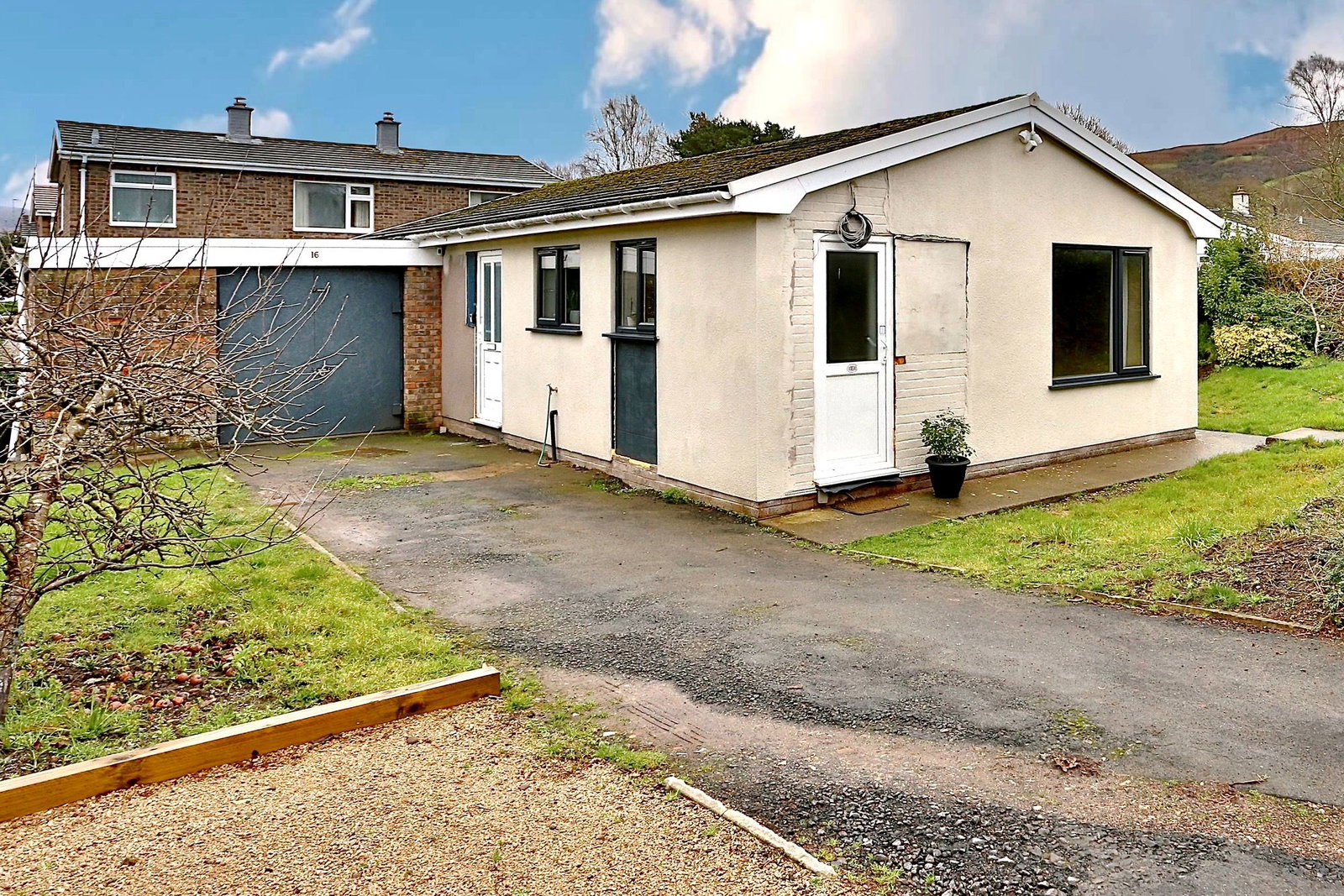 Bungalow in Crickhowell
