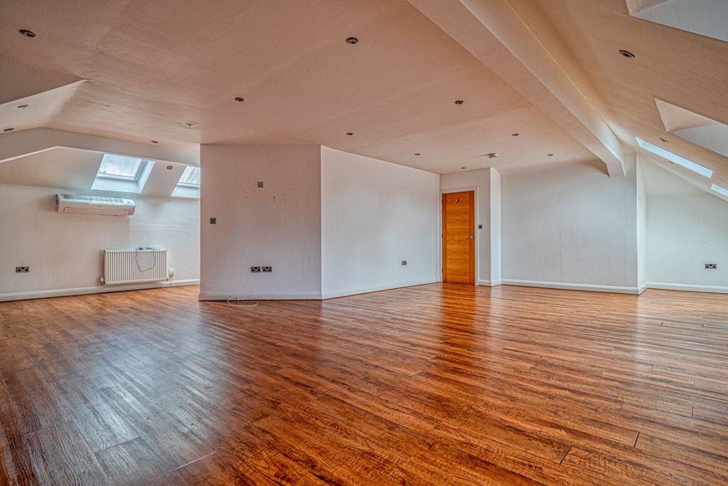 Detached House in Nottingham