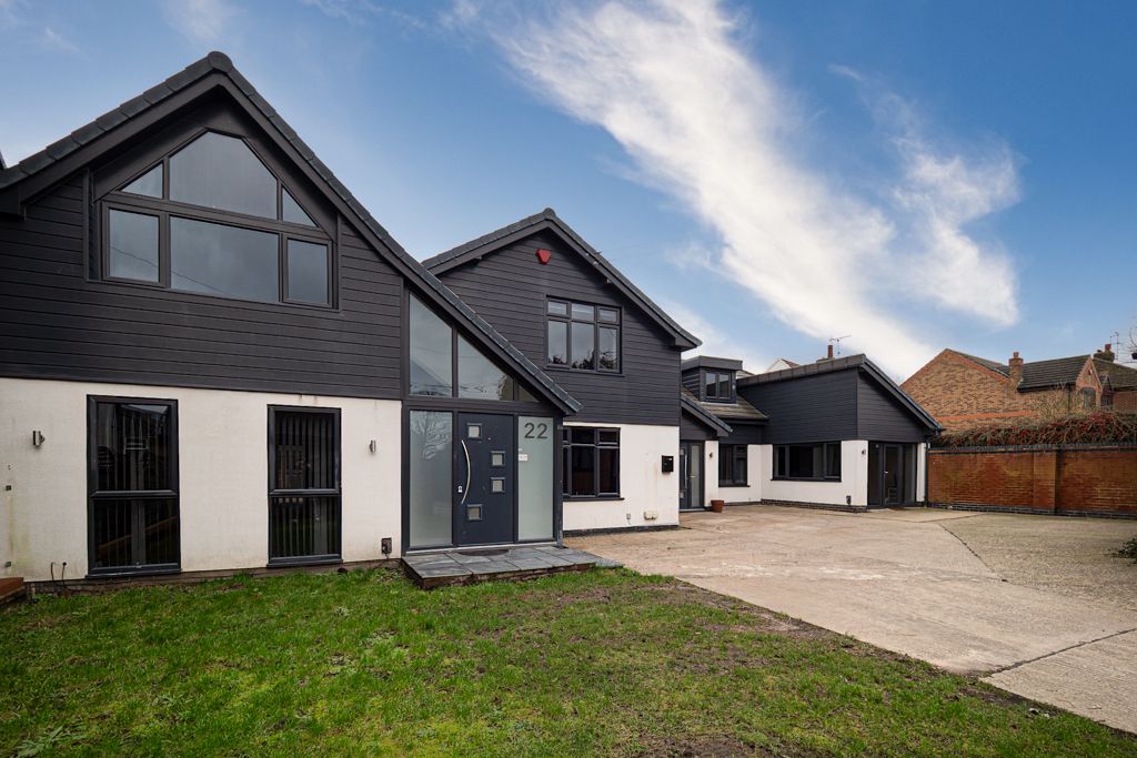 Detached House in Nottingham