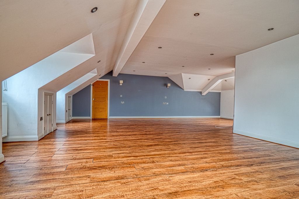 Detached House in Nottingham