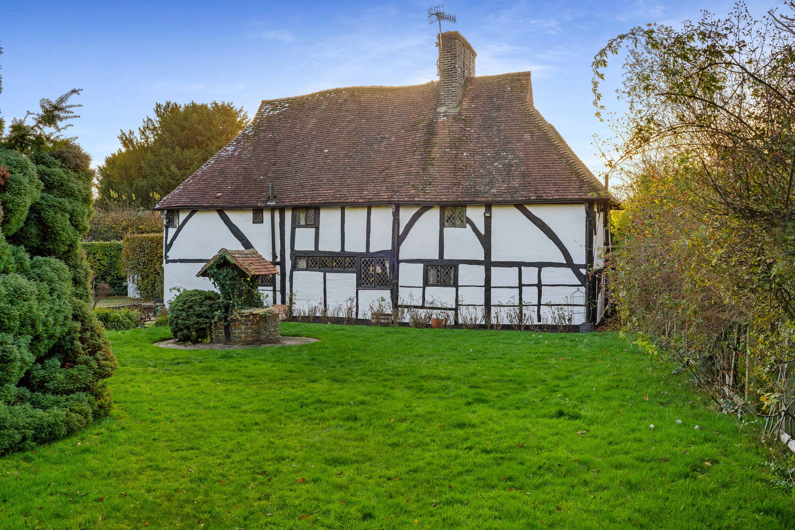 Detached House in Lingfield 2