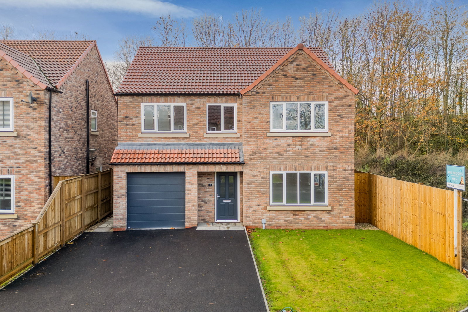 Detached House in Whitley