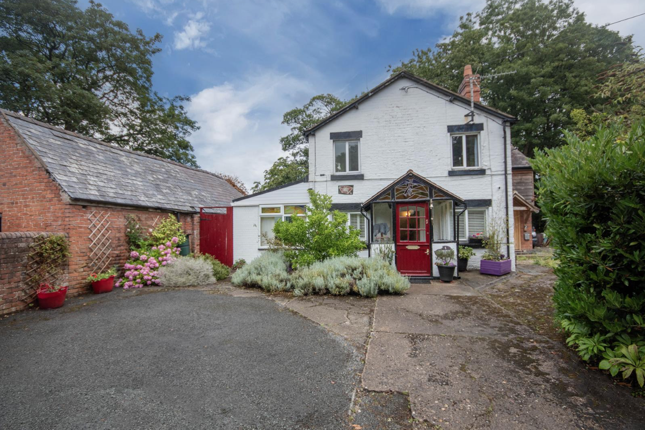 Semi Detached House in Wrexham