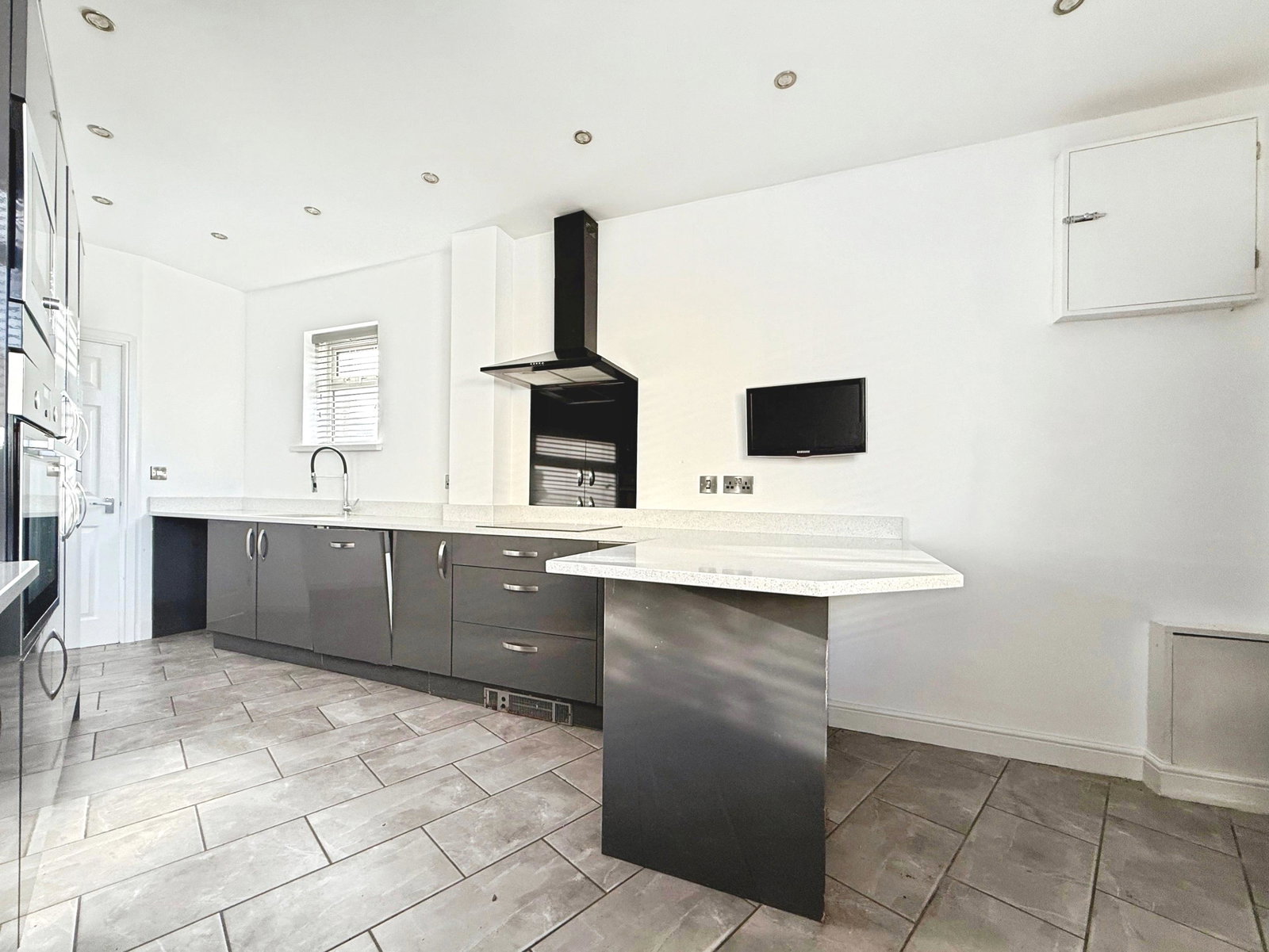 End Of Terrace House in Ammanford
