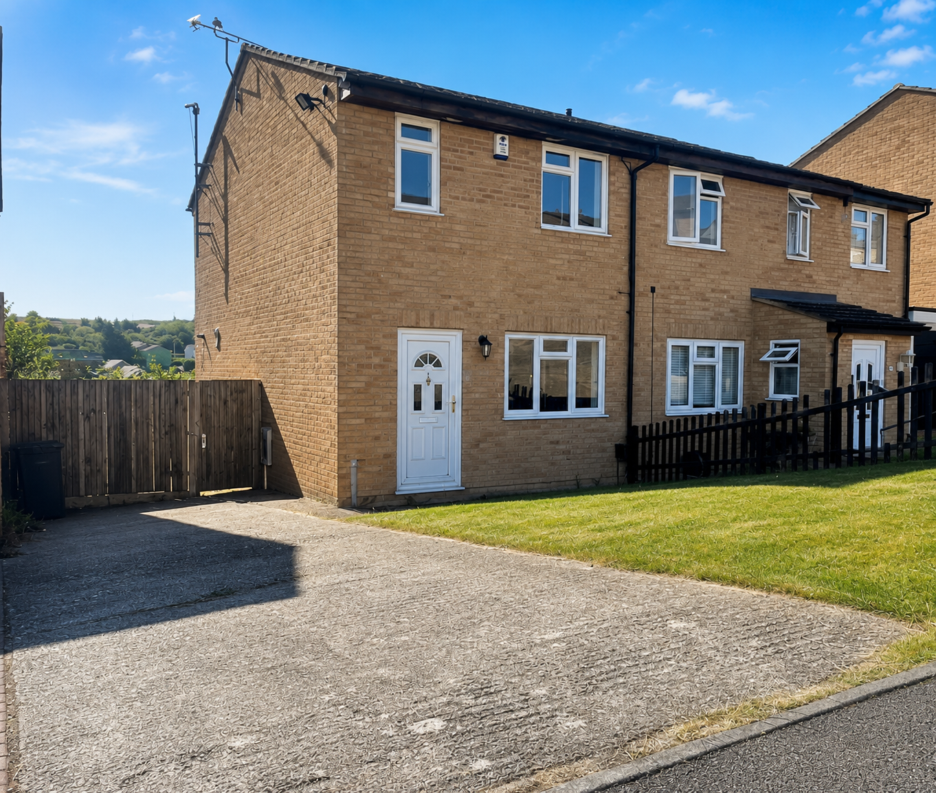 Semi Detached House for sale in Chatham, Excellent condition and great parking in Shanklin Close, Walderslade, ME5 7QL