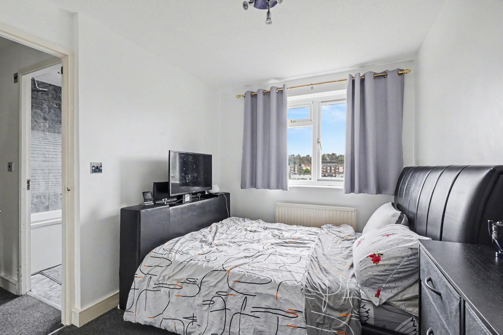 Semi Detached House in Chatham