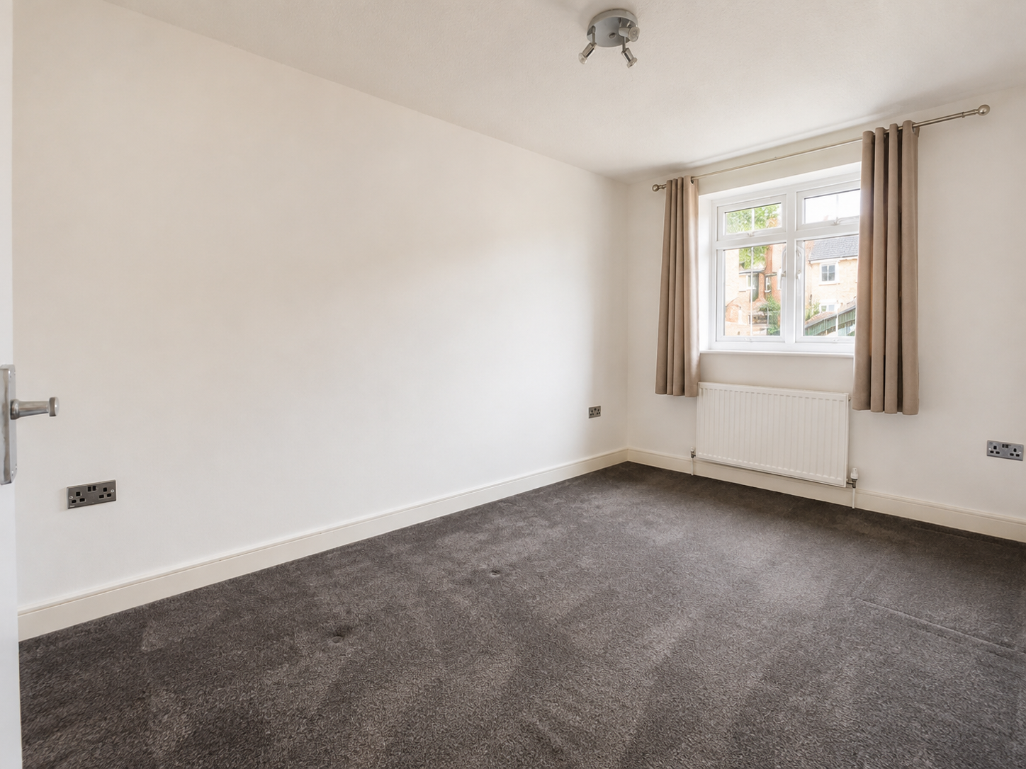 Semi Detached House for sale in Chatham, Shanklin Close, Chatham, ME5 7QL