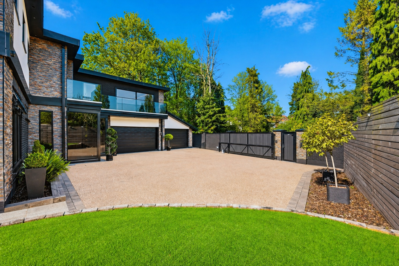 Detached House in Nottingham