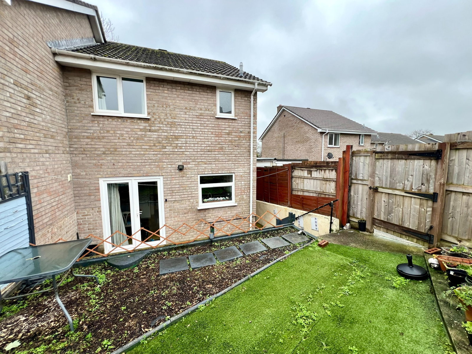 Semi Detached House in Par