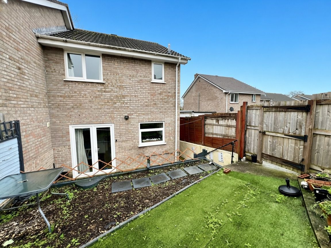 Semi Detached House for sale in Par, Manor View, Par, Cornwall, PL24