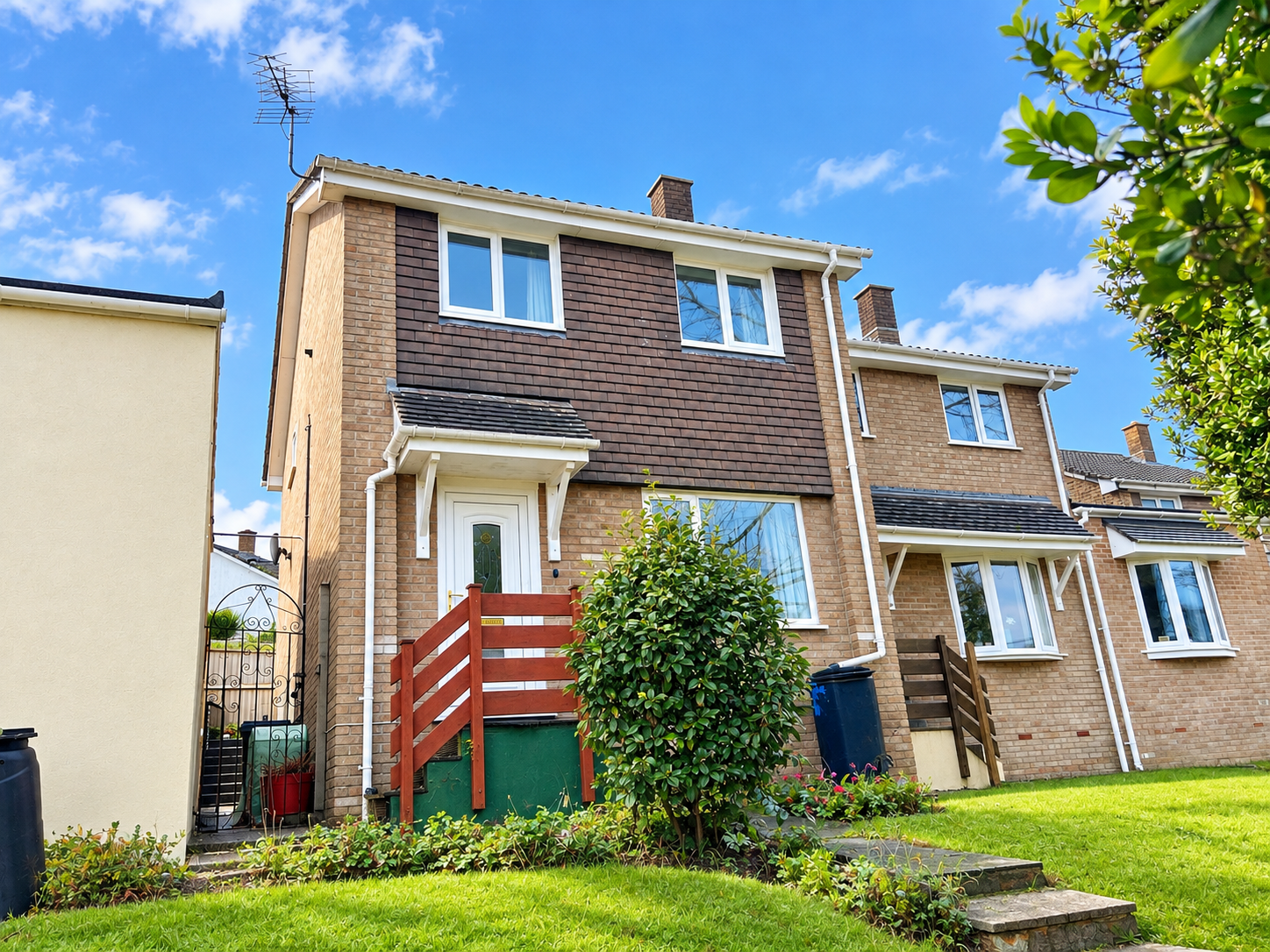 Semi Detached House for sale in Par, Manor View, Par, Cornwall, PL24