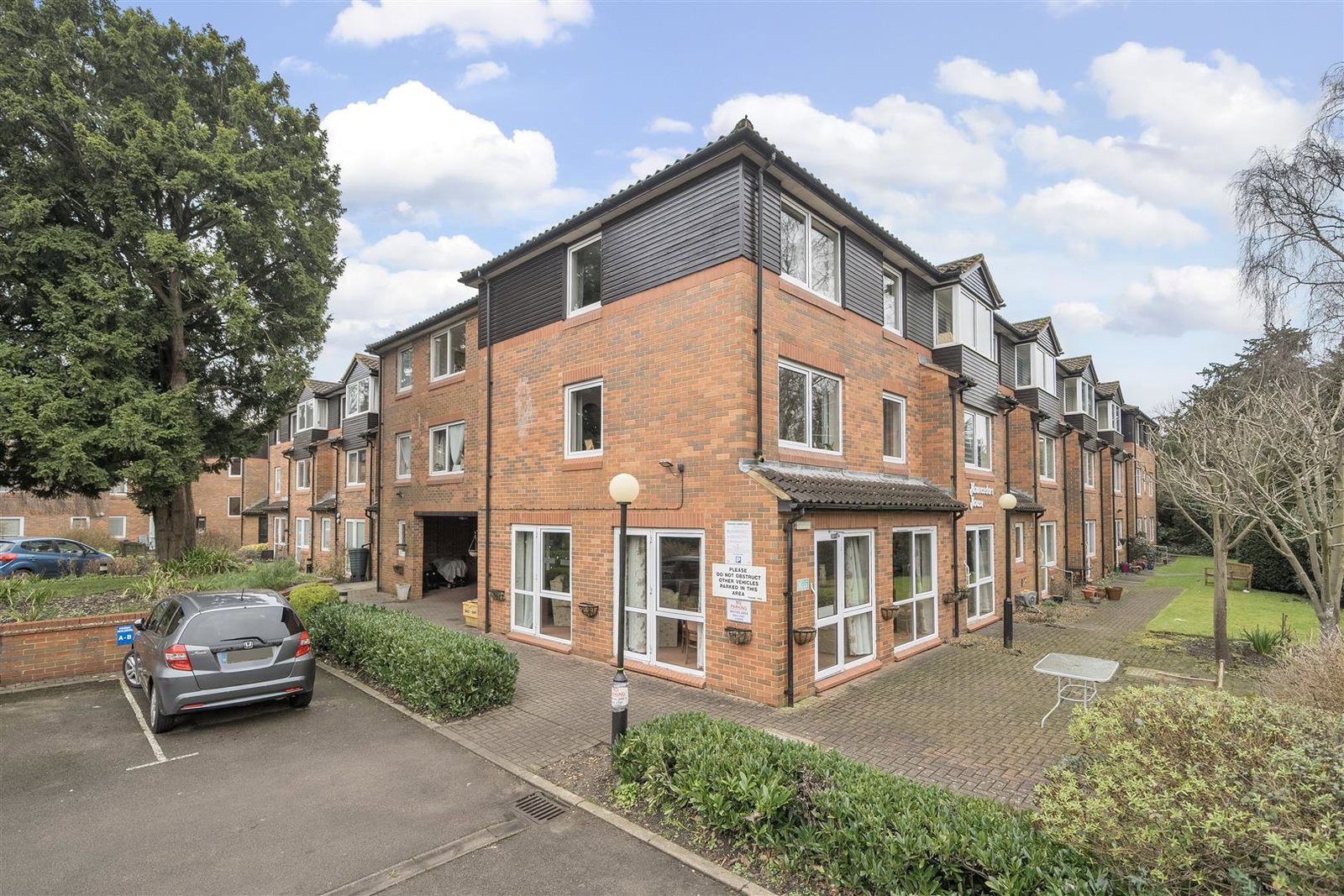 Flat in Bushey