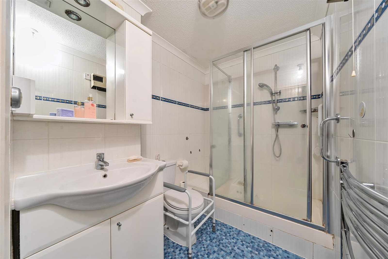 Flat in Bushey