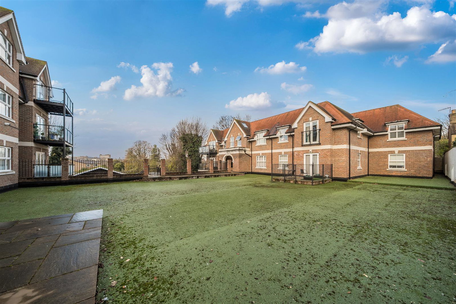 Flat in Bushey