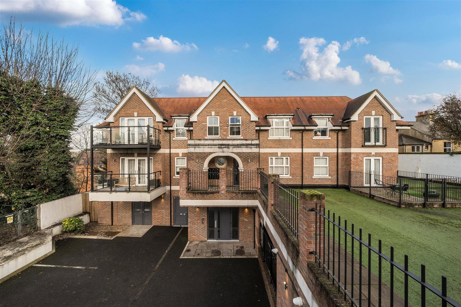 Flat in Bushey