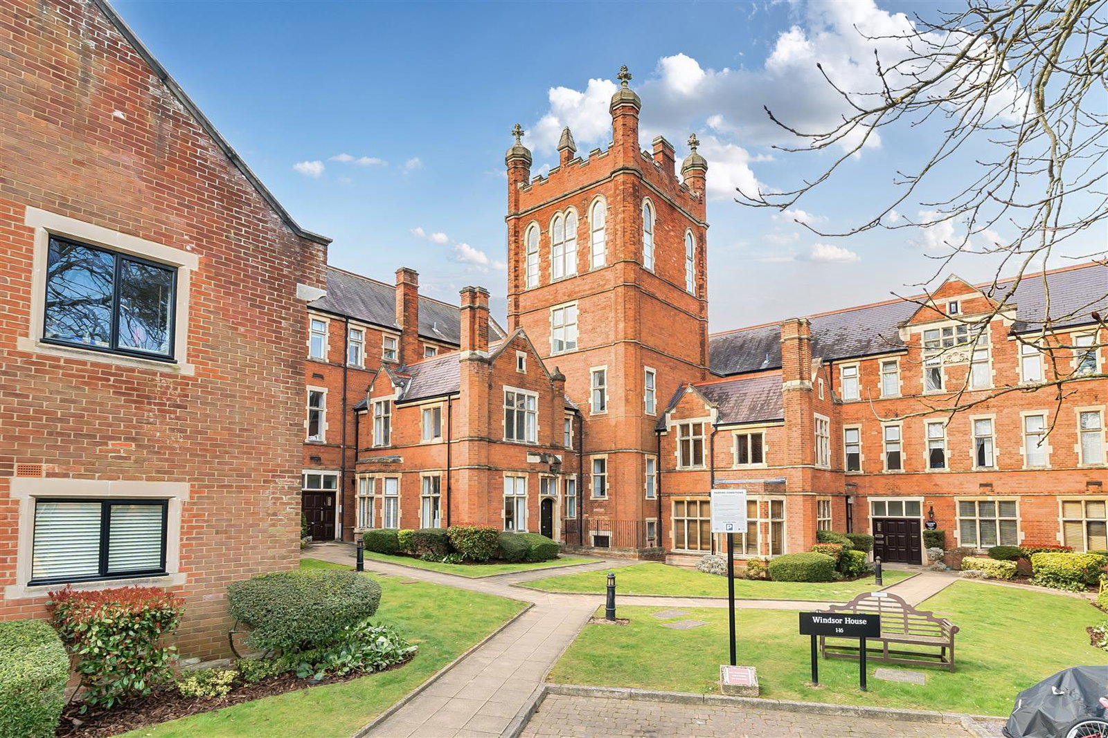 Flat in Bushey