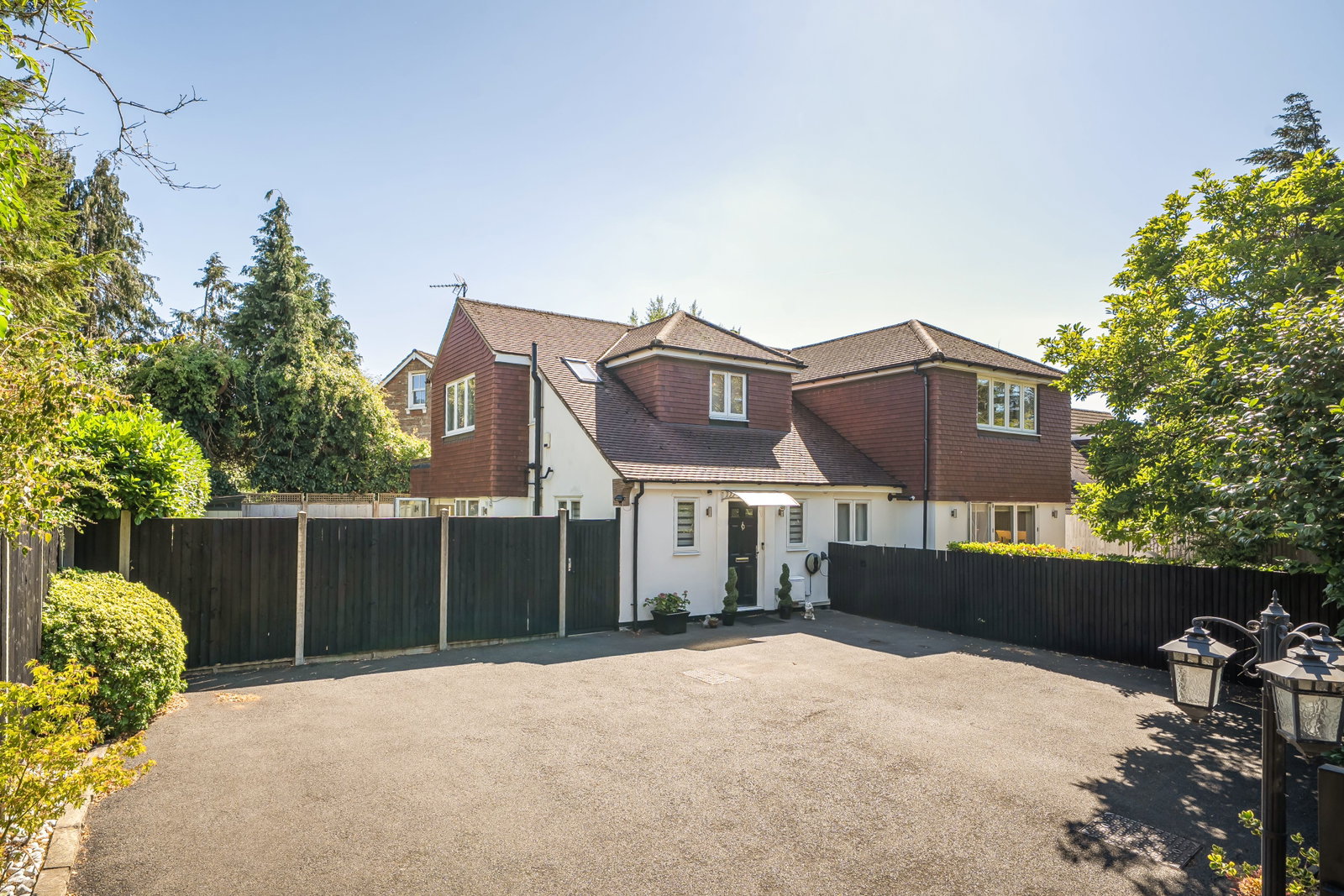 Detached House in Bushey