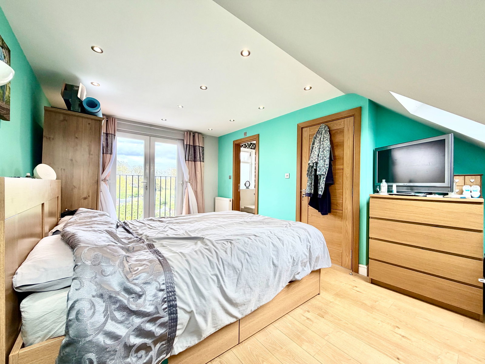 Semi Detached House in Edgware