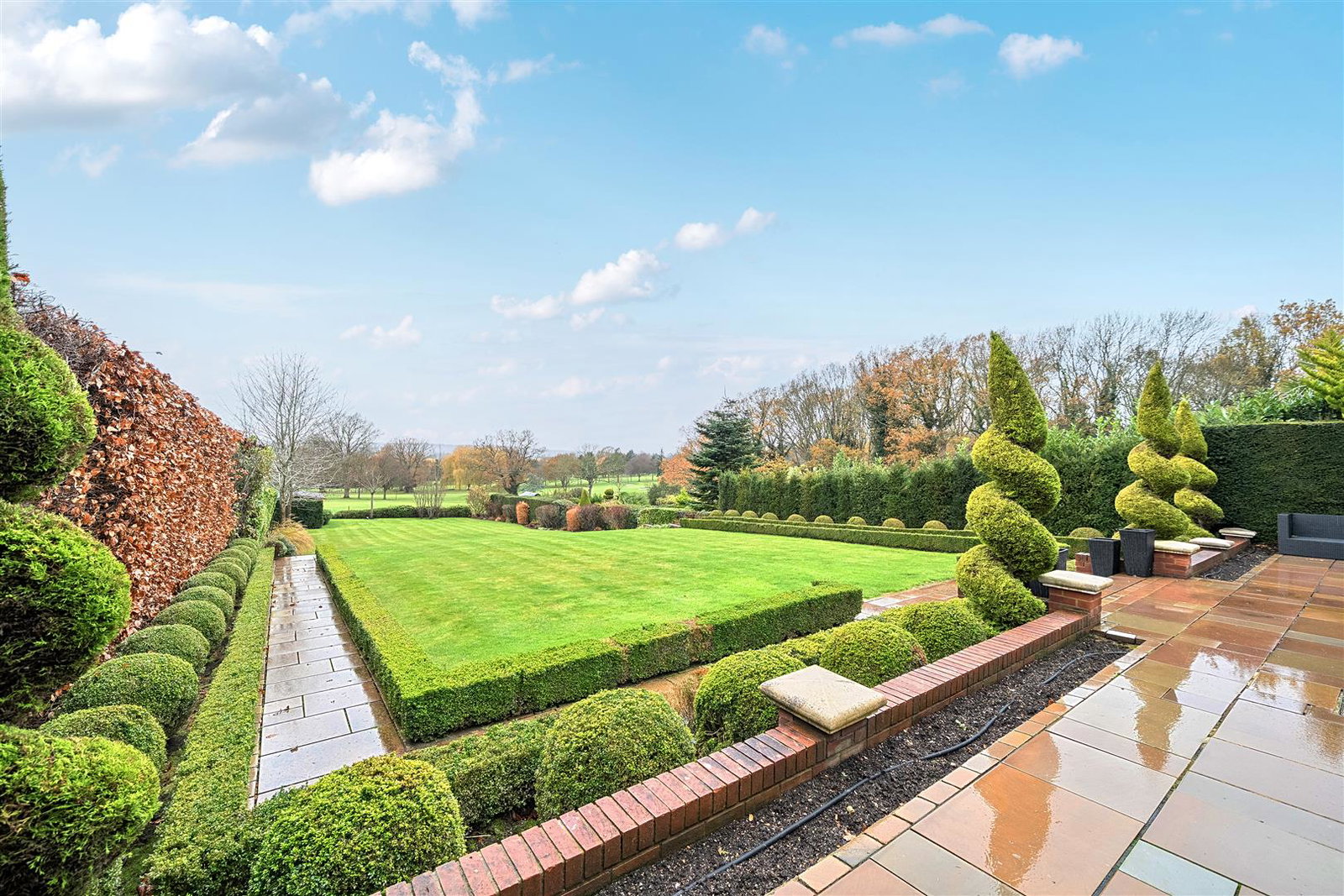 Detached House in Bushey
