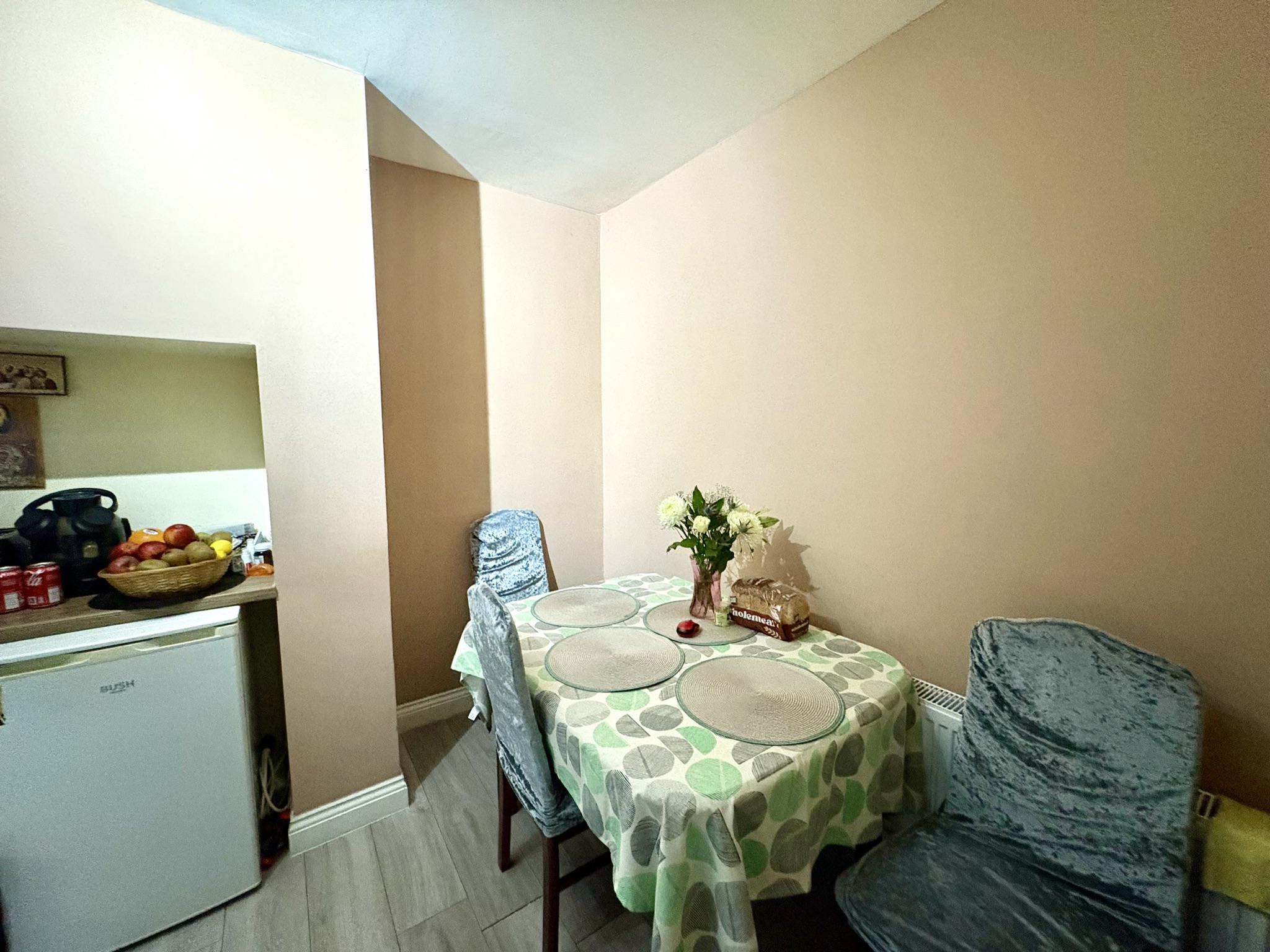 Flat for sale in London, Kingsbury Road, London, 538 m²