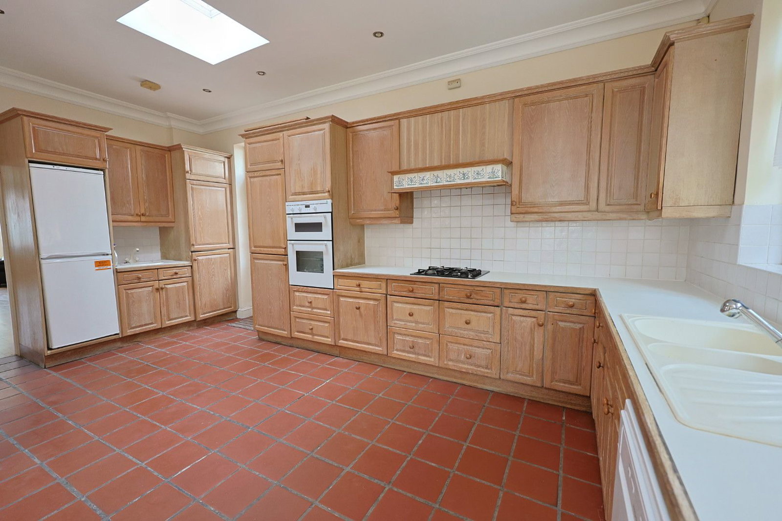 Detached House for sale in Edgware, Lake View, Edgware, 2215 m²