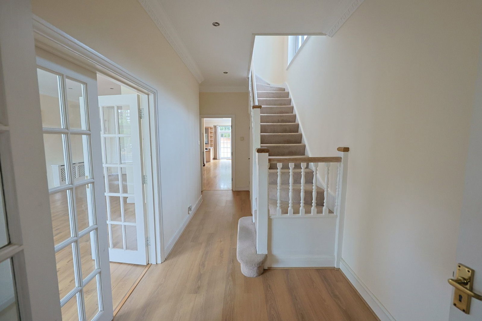 Detached House for sale in Edgware, Lake View, Edgware, 2215 m²