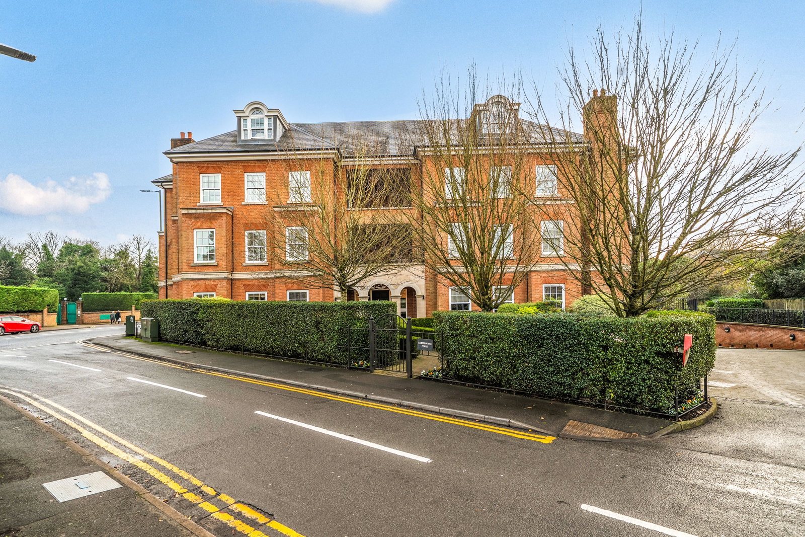 Flat in Bushey