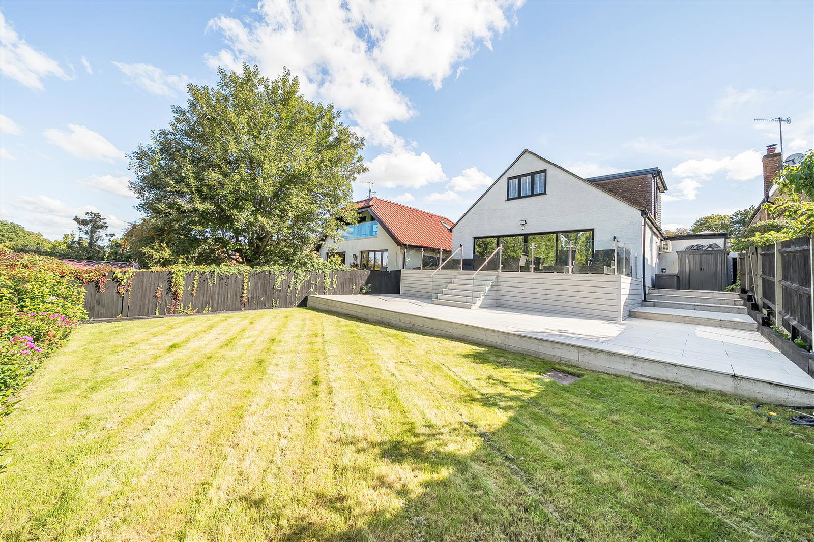 Bungalow in Bushey